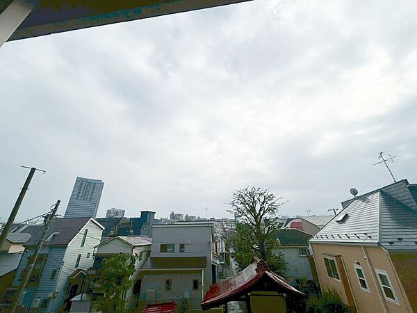 陽当たり・通風・開放感に恵まれた環境です。