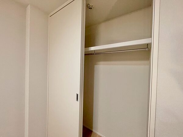 家電やスーツケース、ストック品など何でも片付く嬉しい空間です。