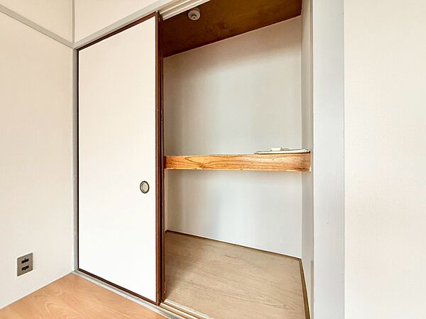家電やスーツケース、ストック品など何でも片付く嬉しい空間です。