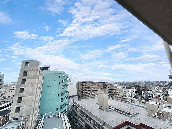陽当たり・通風・開放感に恵まれた環境です。