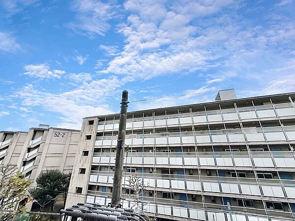 陽当たり・通風・開放感に恵まれた環境です。