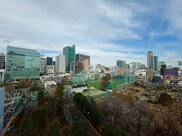 陽当たり・通風・開放感に恵まれた環境です。