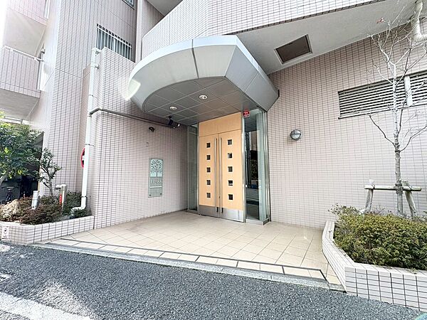 上質感漂う玄関アプローチです。