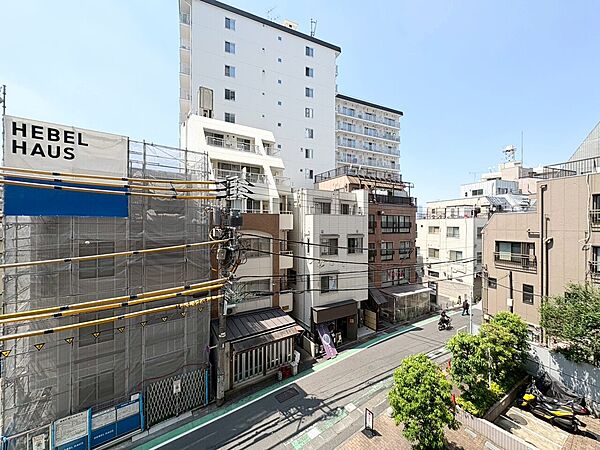 陽当たり・通風・開放感に恵まれた環境です。
