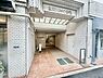 エントランス：上質感漂う玄関アプローチです。