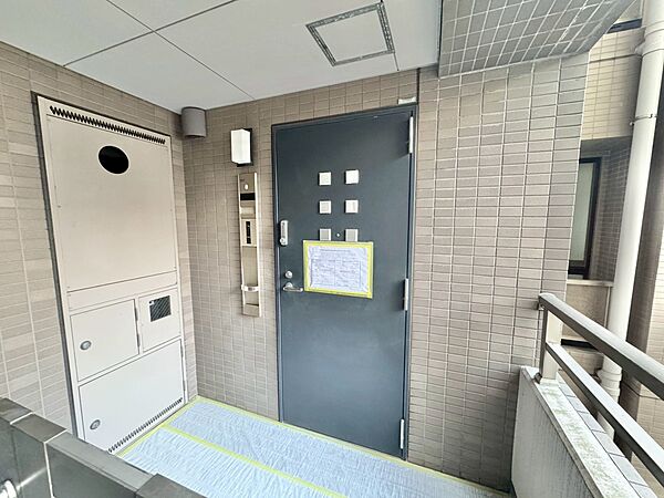 清潔感のある落ち着いた雰囲気の玄関です。