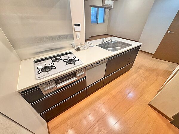 使いやすくスタイリッシュなキッチン空間になっております。