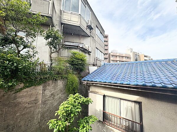 陽当たり・通風・開放感に恵まれた環境です。
