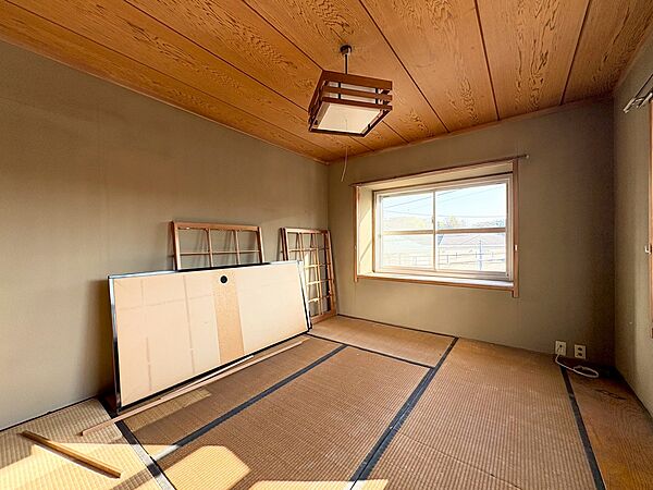 清かで艶やかな時間をもたらしてくれる室内です。
