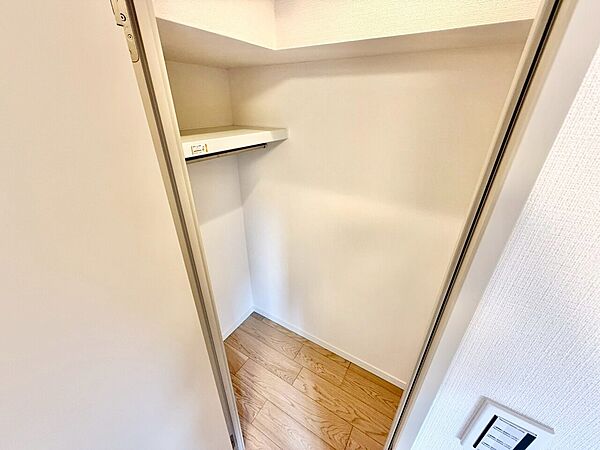 収納スペースが付いていて、お部屋を広く使っていただけます。