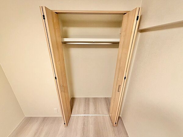 家電やスーツケース、ストック品など何でも片付く嬉しい空間です。