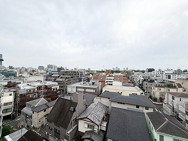 陽当たり・通風・開放感に恵まれた環境です。