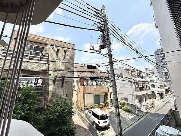 陽当たり・通風・開放感に恵まれた環境です。