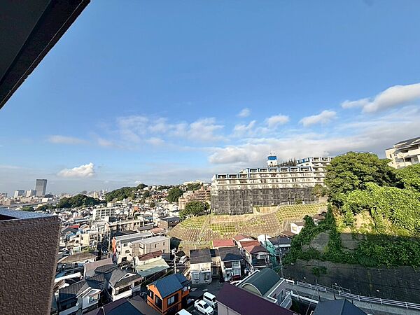 陽当たり・通風・開放感に恵まれた環境です。