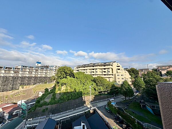 眺望や窓からの景色が良いと、家で過ごす時間も快適です。