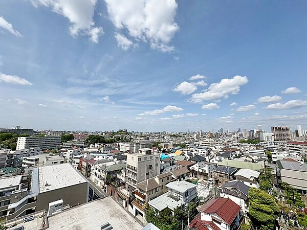 眺望や窓からの景色が良いと、家で過ごす時間も快適です。