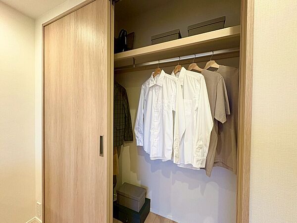家電やスーツケース、ストック品など何でも片付く嬉しい空間です。