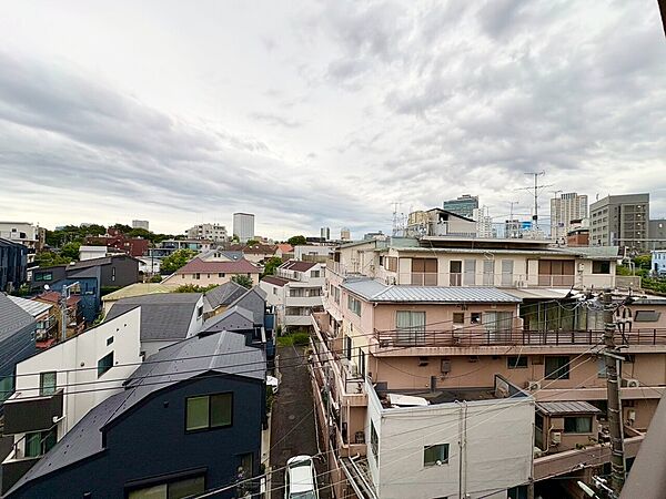 陽当たり・通風・開放感に恵まれた環境です。