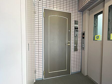 清潔感のある落ち着いた雰囲気の玄関です。