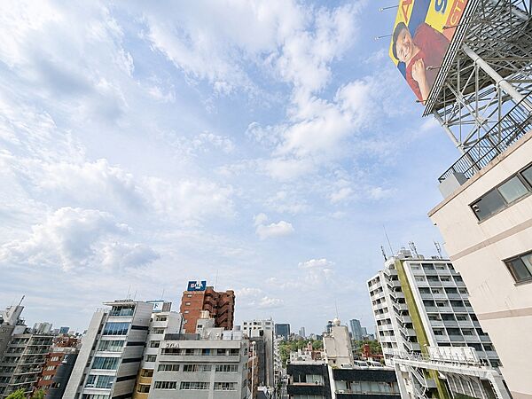 陽当たり・通風・開放感に恵まれた環境です。