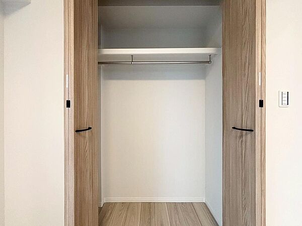 家電やスーツケース、ストック品など何でも片付く嬉しい空間です。