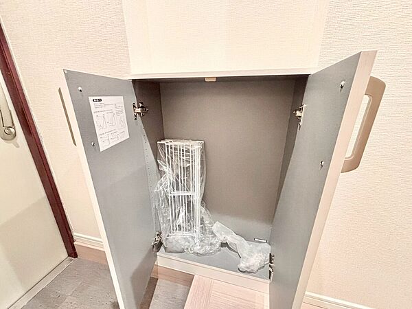 家電やスーツケース、ストック品など何でも片付く嬉しい空間です。
