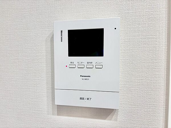誰が来てもわかる様にモニター付きインターホンを設置。