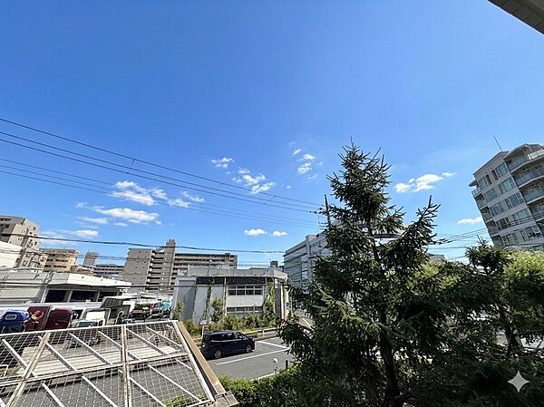 眺望や窓からの景色が良いと、家で過ごす時間も快適です。