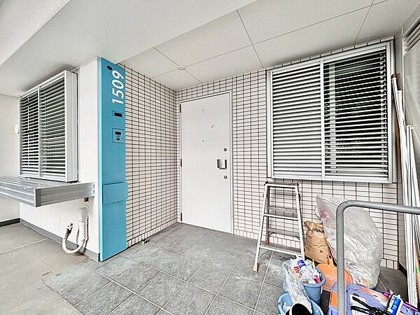 清潔感のある落ち着いた雰囲気の玄関です。