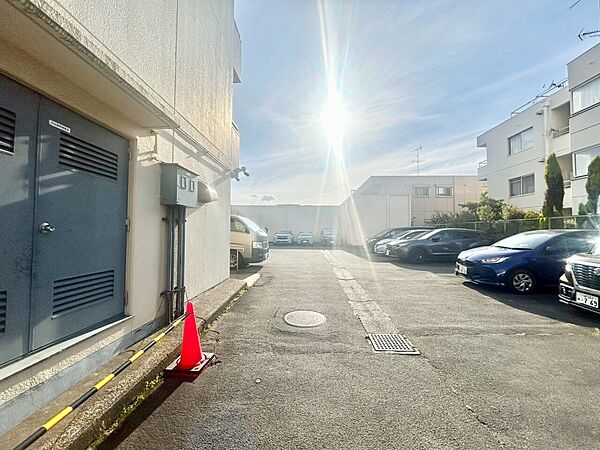 駐車スペースが嬉しいですね。※空き状況は都度ご確認下さい。
