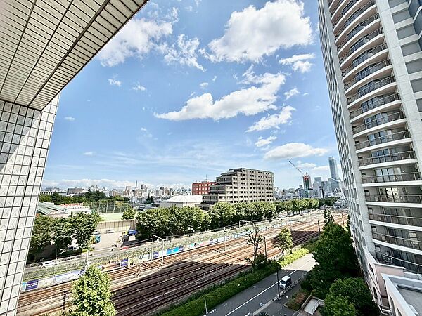 陽当たり・通風・開放感に恵まれた環境です。