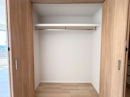 収納スペースが付いていて、お部屋を広く使っていただけます。