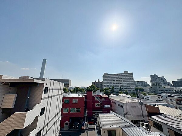 眺望や窓からの景色が良いと、家で過ごす時間も快適です。
