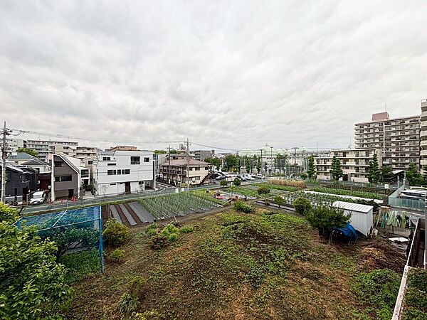 陽当たり・通風・開放感に恵まれた環境です。