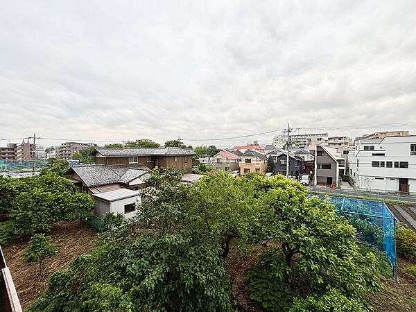 眺望や窓からの景色が良いと、家で過ごす時間も快適です。