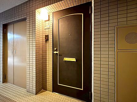 清潔感のある落ち着いた雰囲気の玄関です。