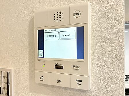 誰が来てもわかる様にモニター付きインターホンを設置。