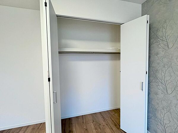家電やスーツケース、ストック品など何でも片付く嬉しい空間です。