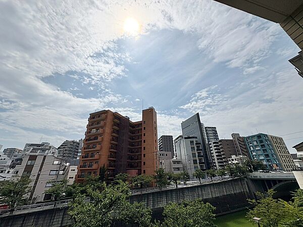 眺望や窓からの景色が良いと、家で過ごす時間も快適です。