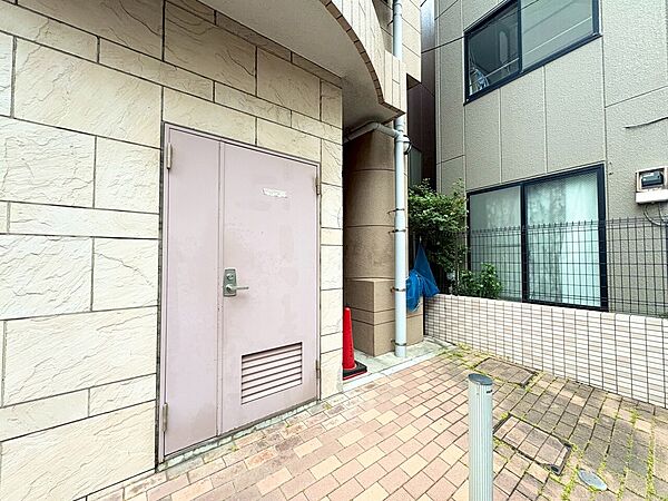 ゴミ置場。綺麗に管理されております。