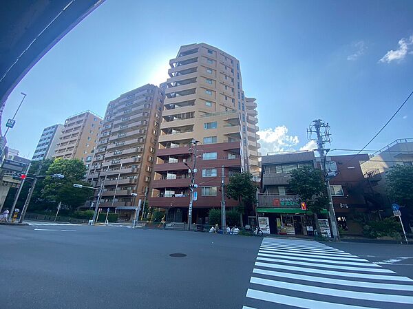 忙しく過ぎゆく日常を置き去るほど、ゆったりした時間が流れる住環境。