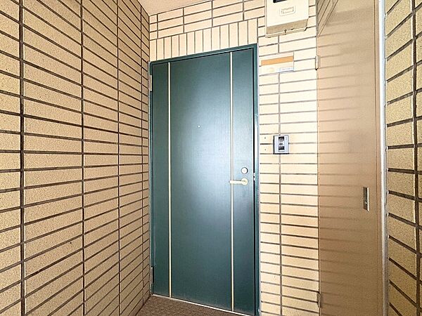 清潔感のある落ち着いた雰囲気の玄関です。