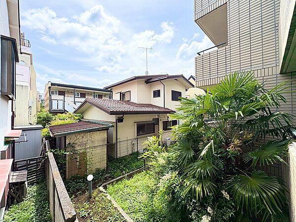 陽当たり・通風・開放感に恵まれた環境です。