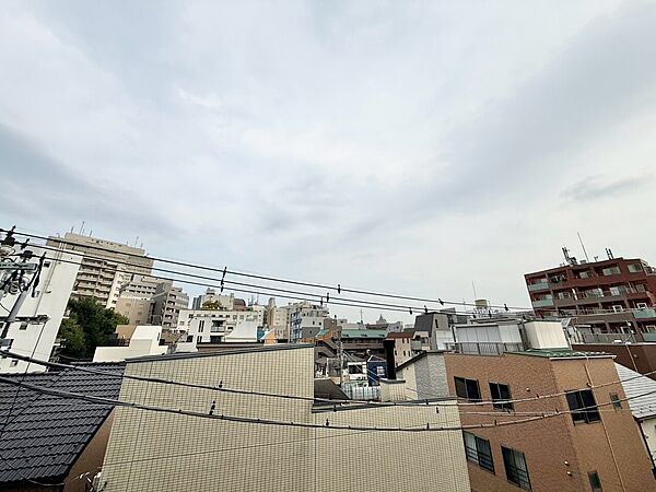 陽当たり・通風・開放感に恵まれた環境です。