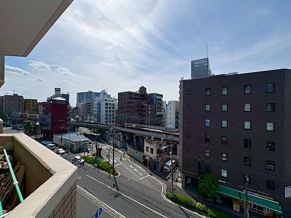 眺望や窓からの景色が良いと、家で過ごす時間も快適です。
