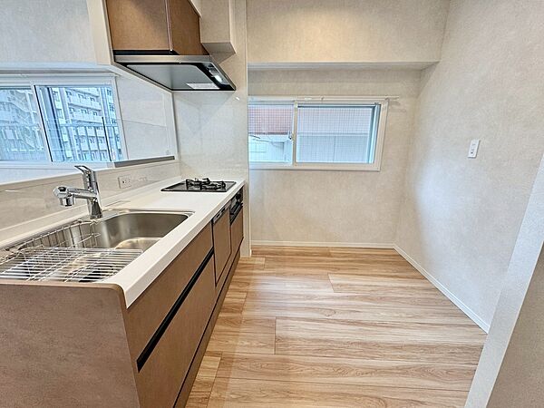 使いやすくスタイリッシュなキッチン空間になっております。