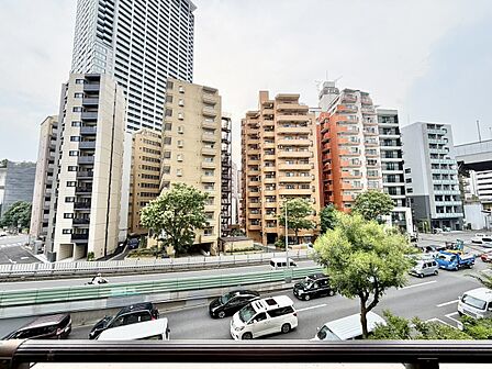 陽当たり・通風・開放感に恵まれた環境です。