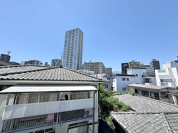 陽当たり・通風・開放感に恵まれた環境です。