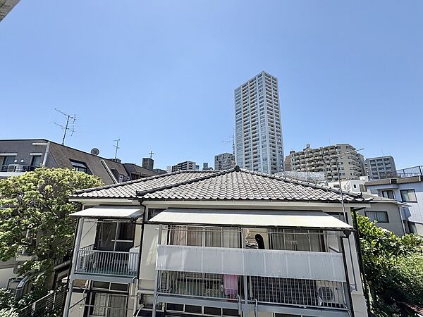 眺望や窓からの景色が良いと、家で過ごす時間も快適です。