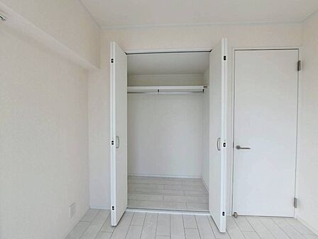 家電やスーツケース、ストック品など何でも片付く嬉しい空間です。
